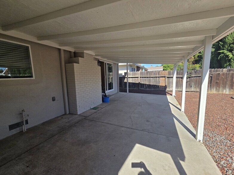 Building Photo - 1337 Cottonwood Dr