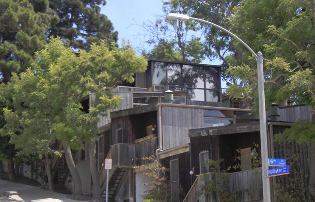 Building Photo - 2428 Beverley Ave