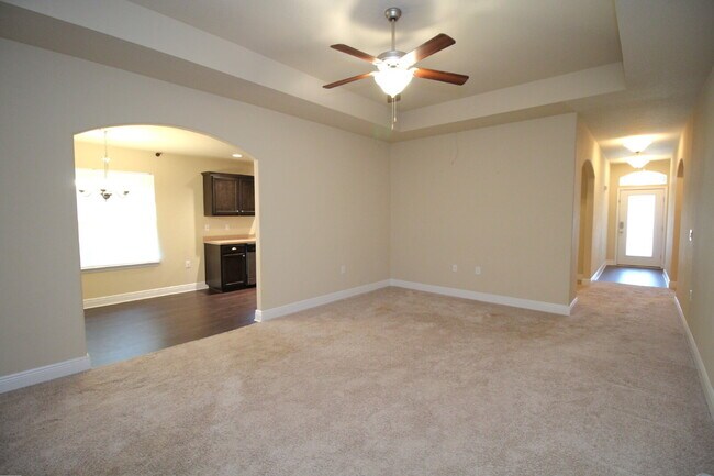 Building Photo - 3BR/2BA Ashley Place Home Featuring Sunroom, Generator & Multiple Living Spaces