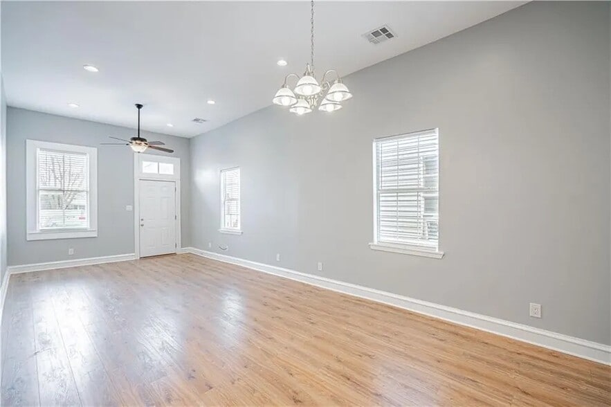 Primary Photo - 2128 Toledano St
