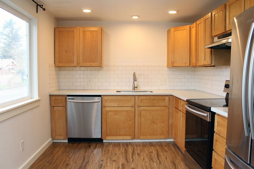 Building Photo - 2508-2508 NE Sumner St