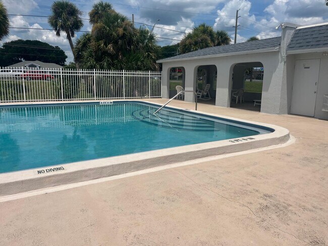 Building Photo - 6850 US-1