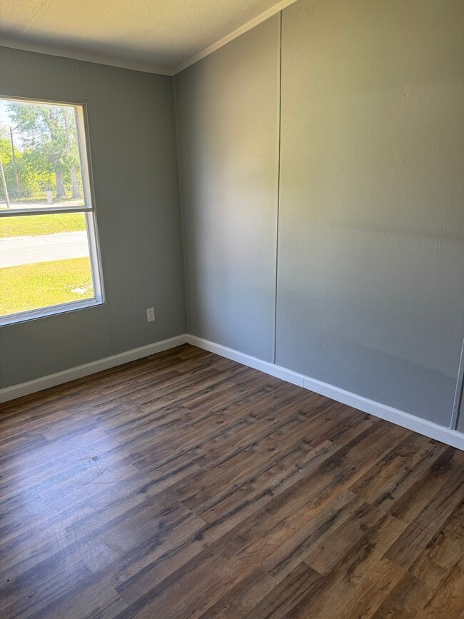 Building Photo - 712 House St