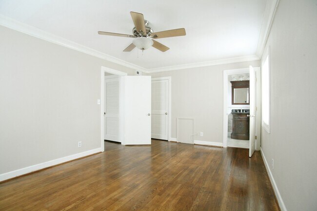 Building Photo - 425 26th St