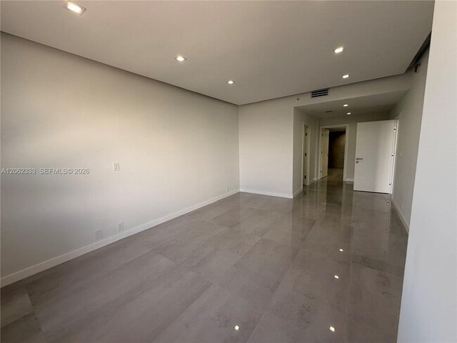 Building Photo - 151 Crandon Blvd