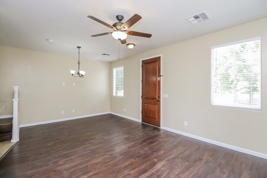 Building Photo - 1635 S Wildrose