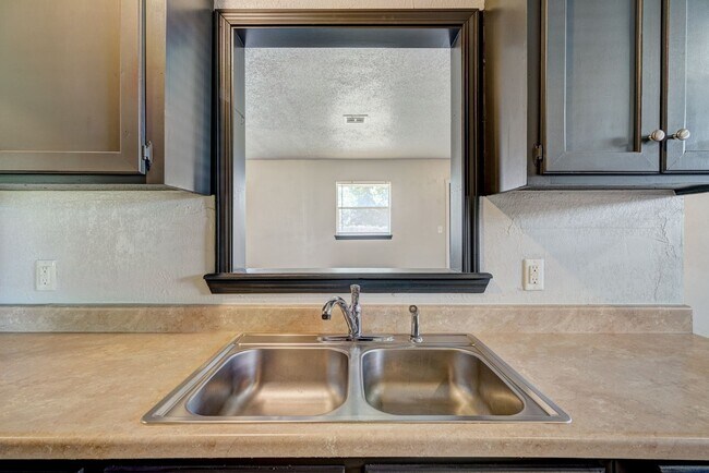 Building Photo - 3 Bed 1.5 Bath Norman