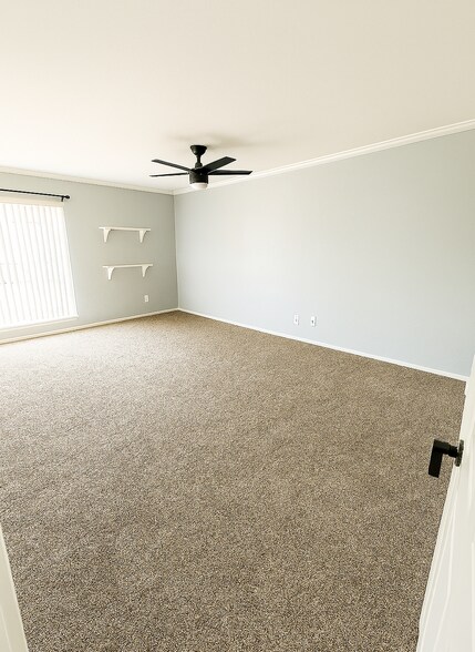 Building Photo - 6495 E Happy Canyon Rd