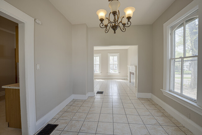 Building Photo - 373 Cedar St