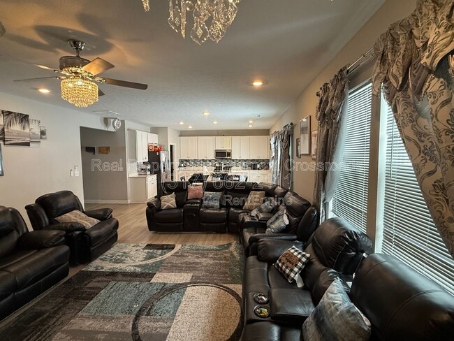 Building Photo - 8754 Laurelton Pl