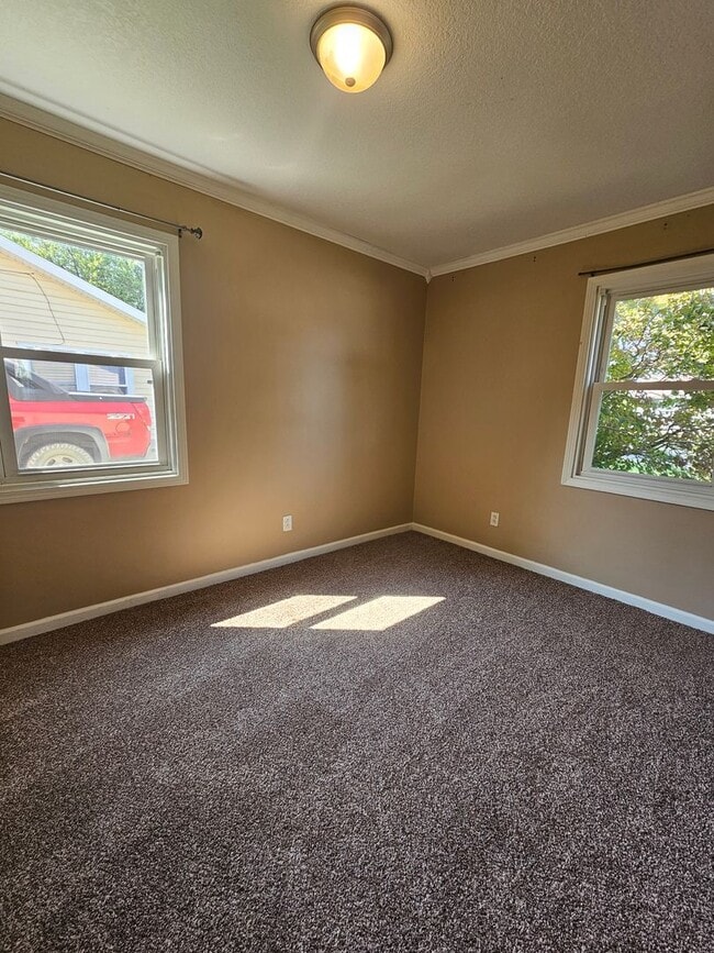 Building Photo - There is a $25 fee per application and eve...