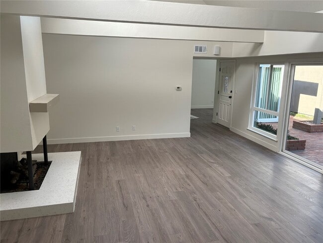 Building Photo - 310 Corsair Way