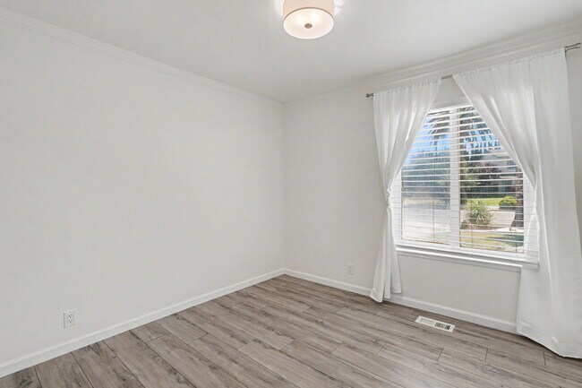 Building Photo - 3143 Shriver Dr