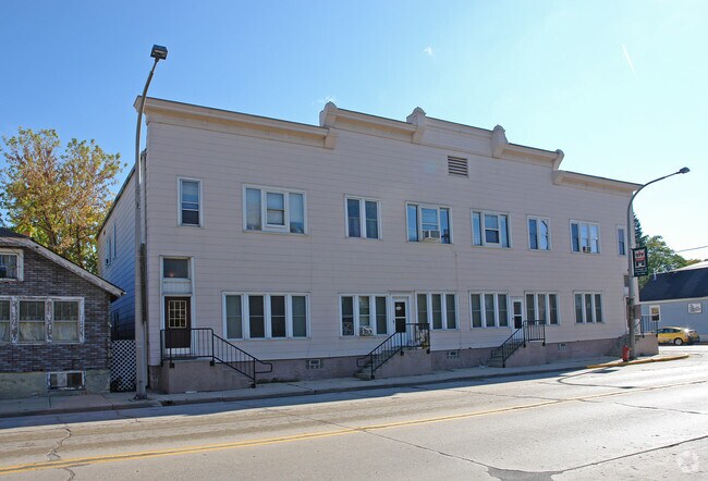 Building Photo - 117 1st St