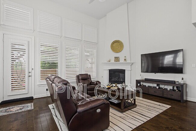 Building Photo - 8701 Fairway Ln