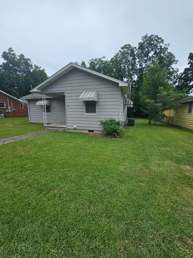 Building Photo - Home in Malvern