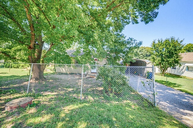 Building Photo - 168 E Grandview Dr