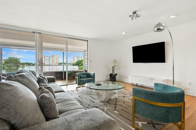 Primary Photo - 1350 NE 191st St