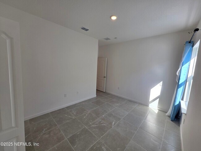 Building Photo - 3233 Crocus Ln