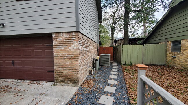 Building Photo - 7 Woody Creek Dr