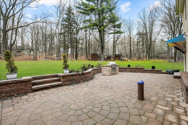 Building Photo - 338 Clove Rd