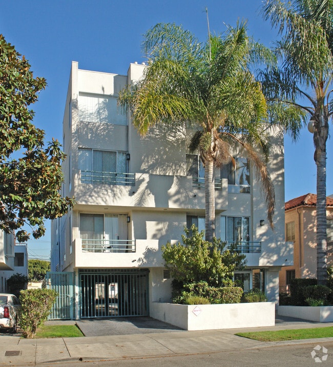 Primary Photo - 1136 South Clark