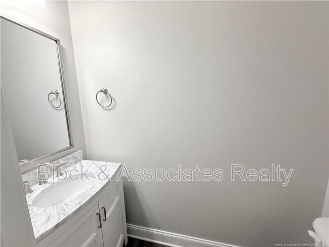 Building Photo - 471 Century Dr