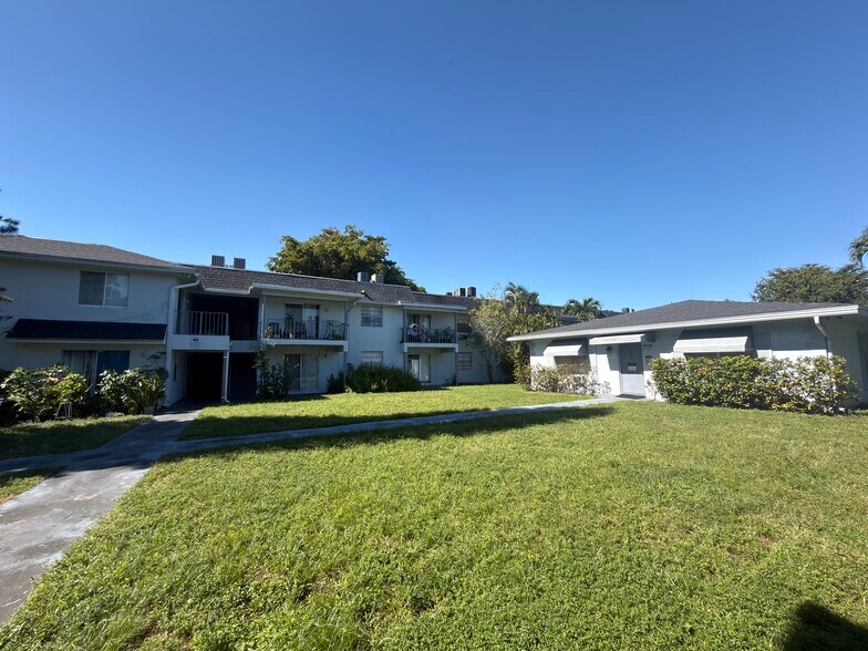 Building Photo - 2220 NW 58th Ter