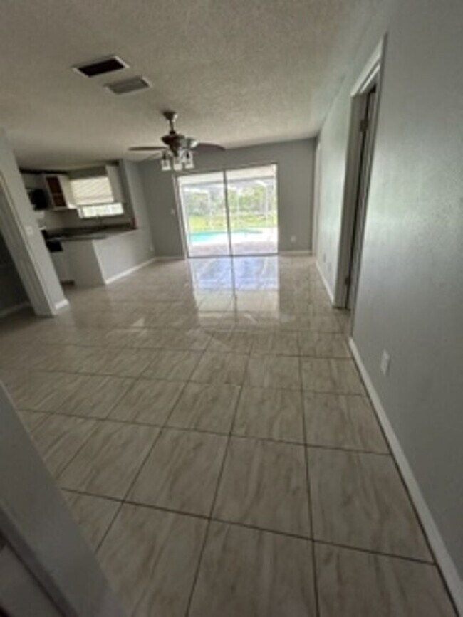 Building Photo - Large  3 bedroom, 2 bath pool home.