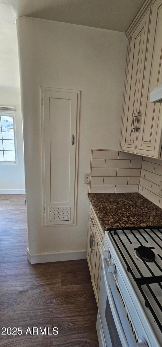 Building Photo - 340 E Virginia Cir