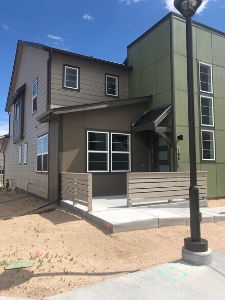 Luxury Townhome 3 bd 2.5 bath 80921 - 1881 Spring Water Pt