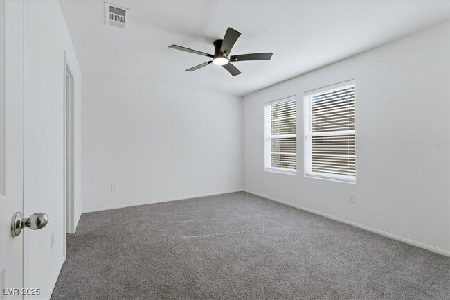 Building Photo - 8667 Luxuriant Ave