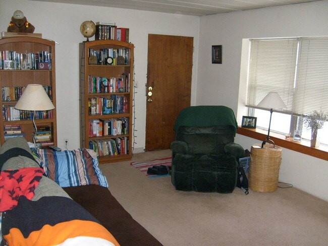 Building Photo - Two Bedroom Near Tenney Park Beach