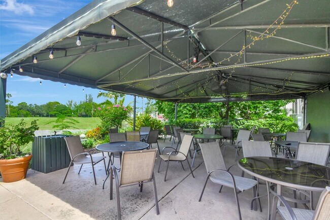 Building Photo - 3810 Via Poinciana