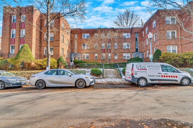 Building Photo - Charming 1-bedroom co-op unit