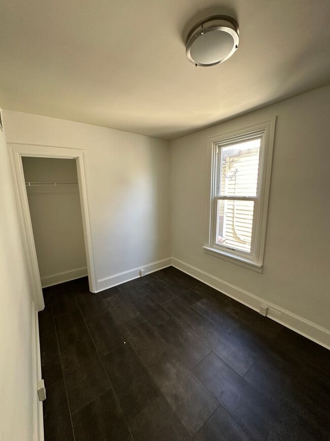 Building Photo - 404 4th St
