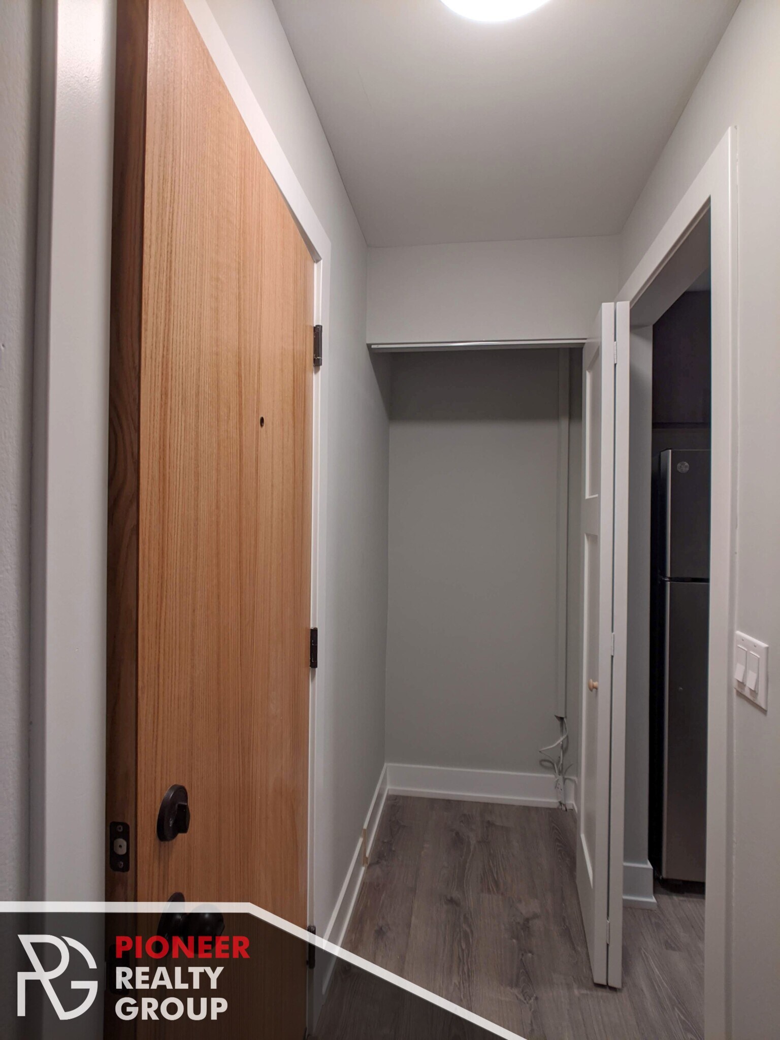 Building Photo - 542 W Surf St