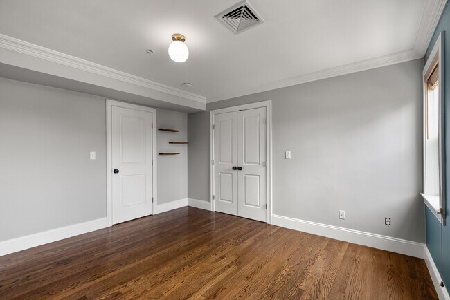 Building Photo - 248 Presidents Ln