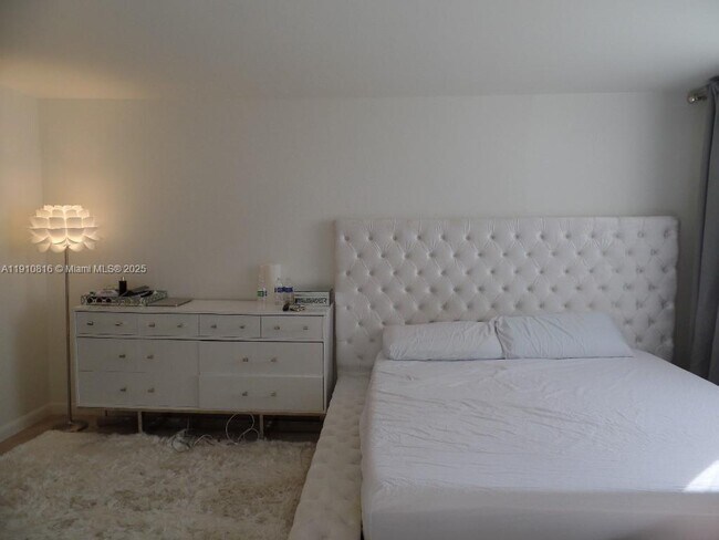 Building Photo - 1623 Collins Ave