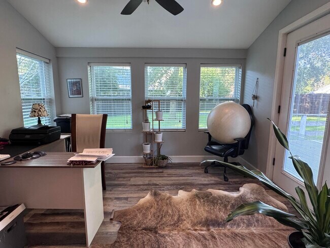 Building Photo - 315 Parkwood Pl