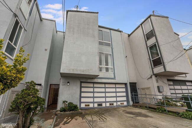 Building Photo - 3 br, 2 bath Duplex - 132 Byrne Street