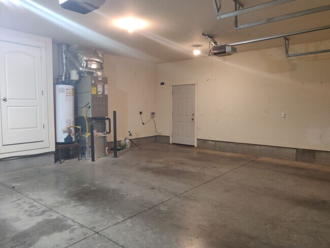 Building Photo - Stunning 4x2 with all bedrooms on the main...