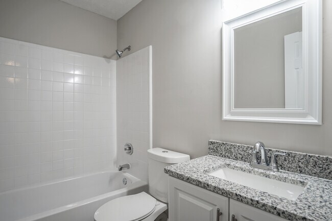 Building Photo - 3137 Glen Hollow Dr