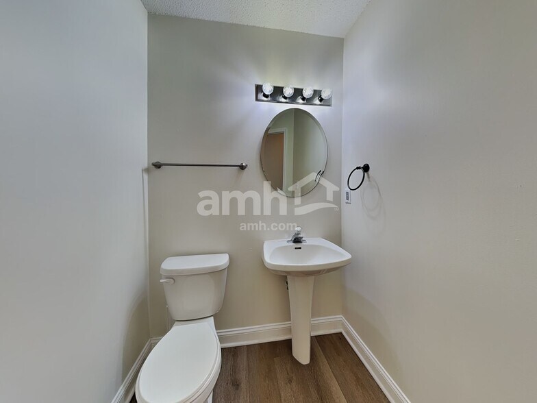 Building Photo - 1954 Waccamaw Path