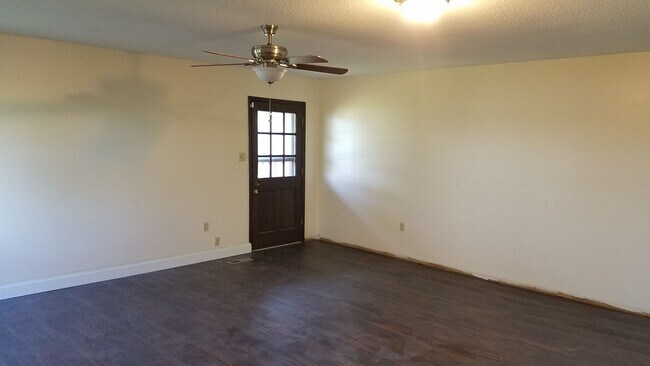 Building Photo - 3520 Macceo Dr
