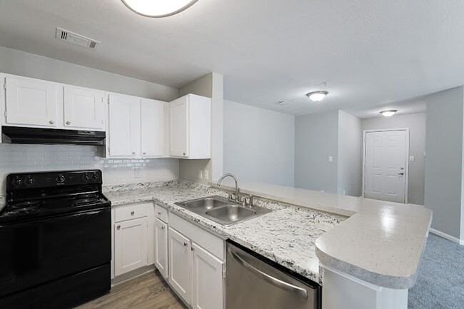 Building Photo - Stone Ridge Apartments - Unfurnished Room ...