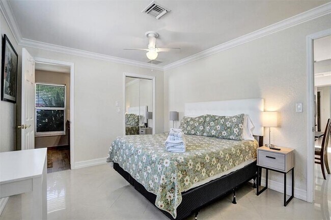 Building Photo - 2051 Coral Reef Dr