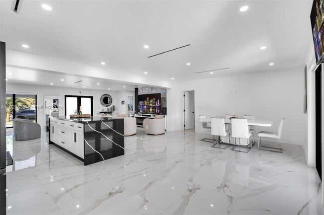 Building Photo - 864 W 69th Pl