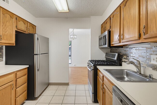 Building Photo - 5911 Tamar Dr