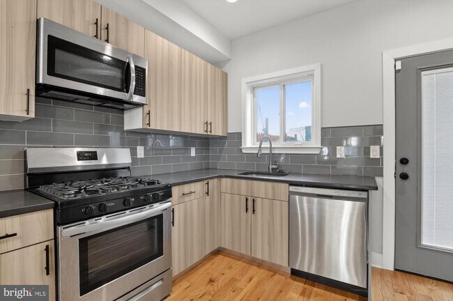 Building Photo - 431 W Norris St